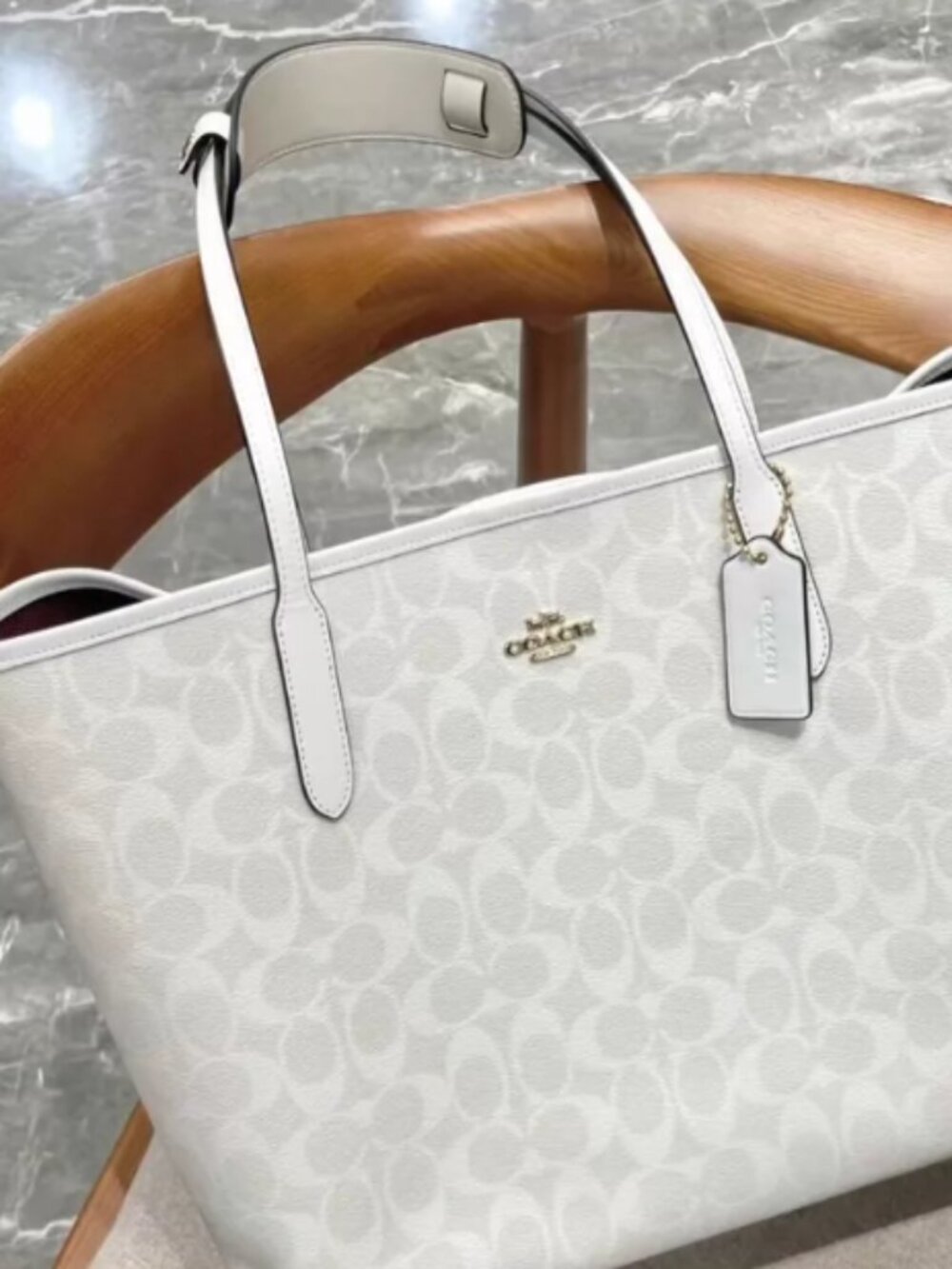Coach White Large Shoulder Tote – Elegant Everyday Bag, Excellent Condition